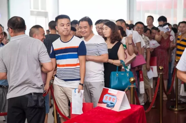 熱情參與我們現場(chǎng)游戲的貴賓