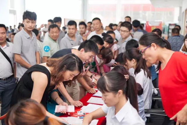 熱情參與我們現場(chǎng)游戲的貴賓