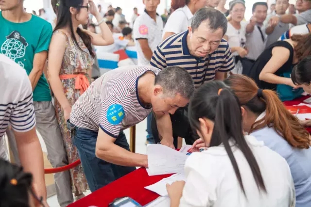 熱情參與我們現場(chǎng)游戲的貴賓