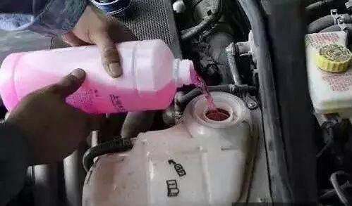 汽車(chē)保養 |為什么防凍液有“辣么多”顏色？能混合使用嗎？怎么看該不該換？