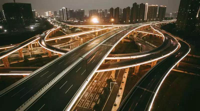 這些上道必知汽車(chē)燈語(yǔ)，你知道嗎？