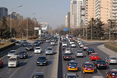 鬧市開(kāi)車(chē)必學(xué)技巧，你會(huì )幾招？