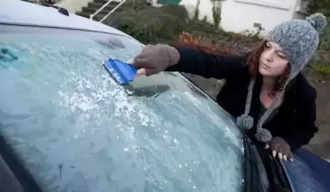 汽車(chē)玻璃結冰怎么辦，簡(jiǎn)單處理有妙招