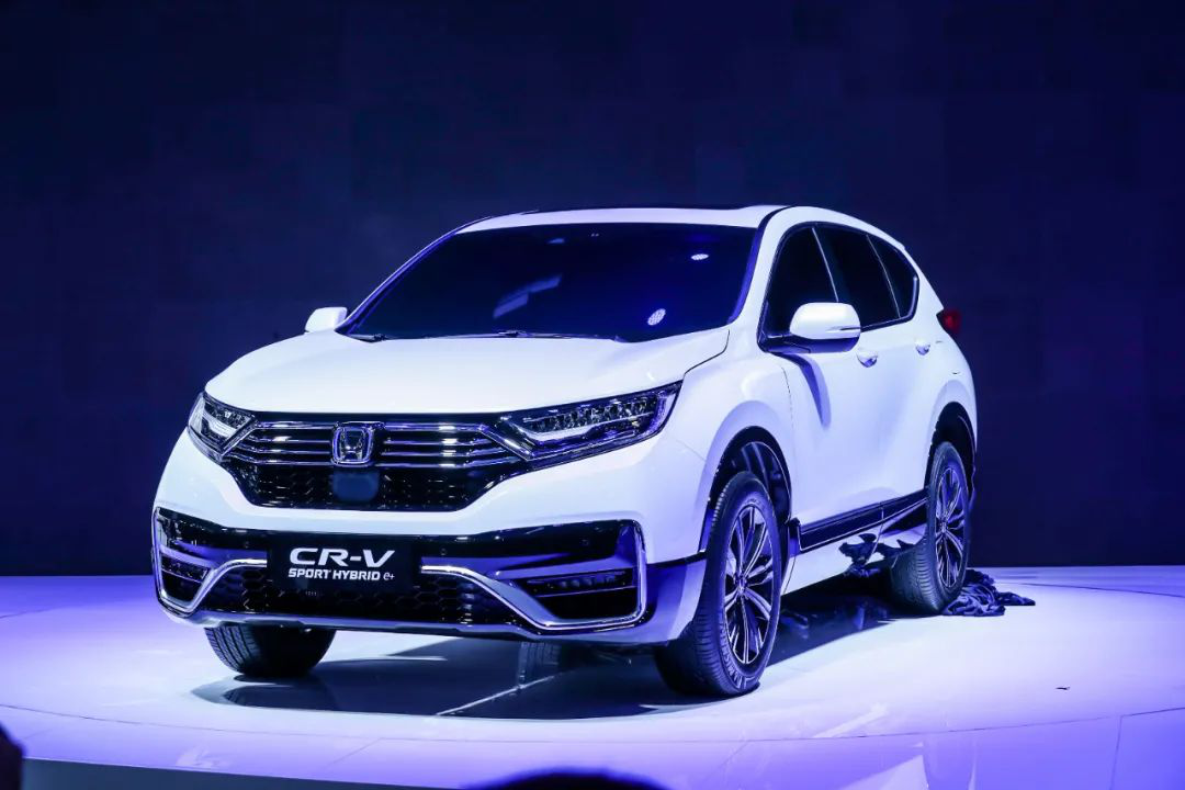 媒體視角丨CR-V 銳·混動(dòng)e+站立在傳統與未來(lái)之間