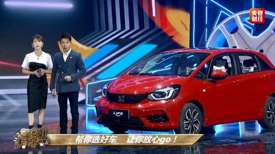 央視直播，名嘴主持竟現場(chǎng)“帶貨”？！